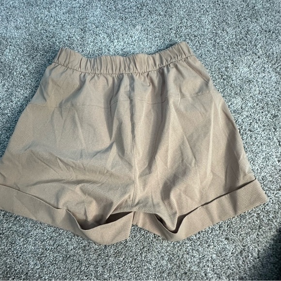 Lululemon Practical Play Short 3.5" 2 XS Beech Wood tan khaki pull on travel - Picture 6 of 11